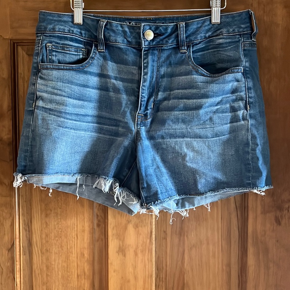 AMERICAN EAGLE HIGH RISE SHORTIE SIZE 14